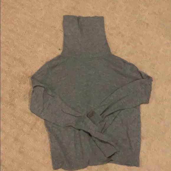 Cropped gray turtleneck - Picture 1 of 4